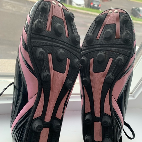 Cleated shoes for soccer player, black and pink Color, size US6 or EUR 37, new - Picture 2 of 6